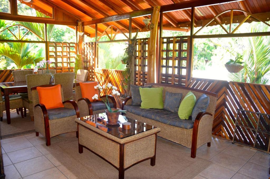 Physis Caribbean Bed & Breakfast Puerto Viejo de Talamanca Exterior photo