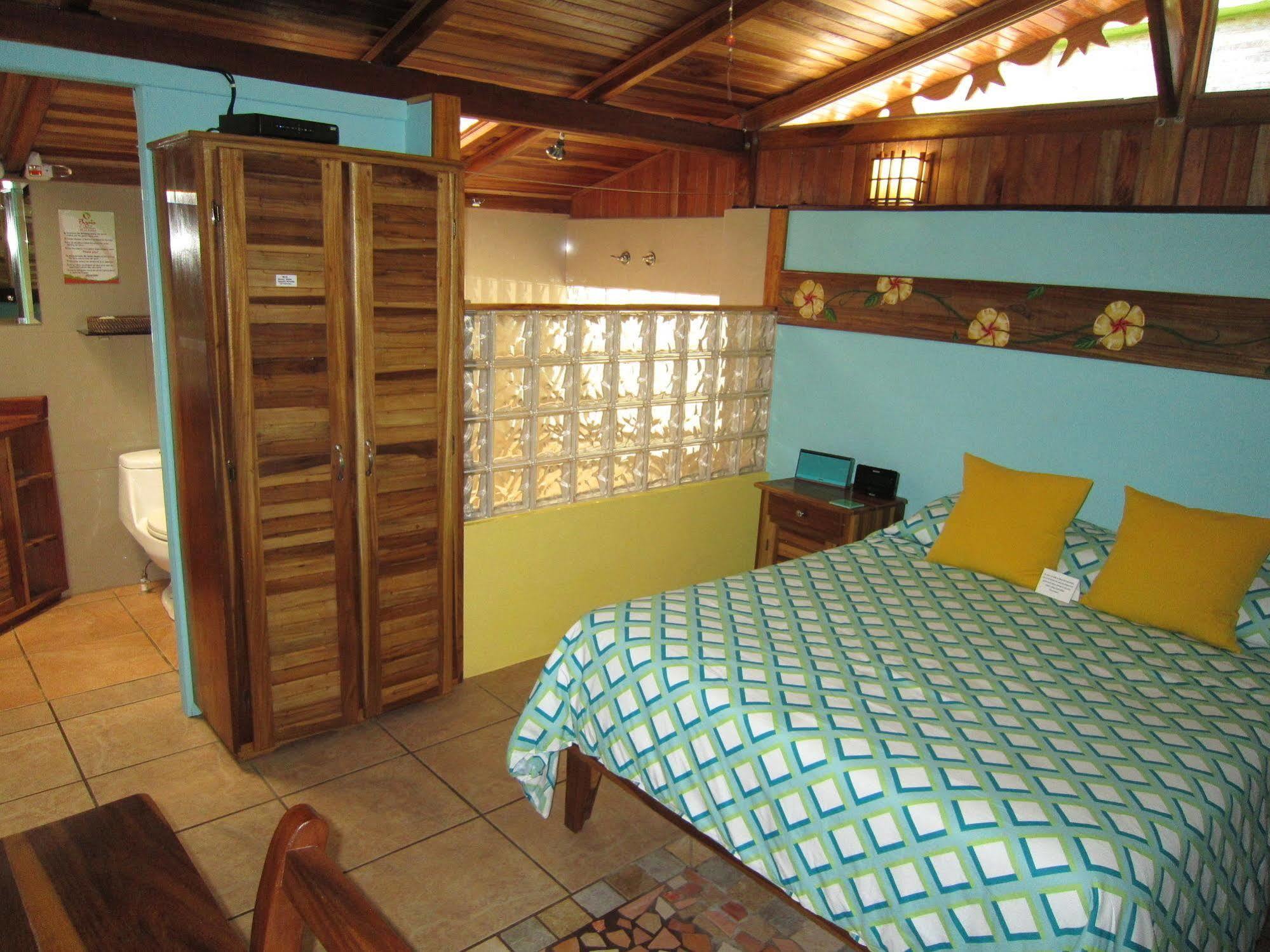 Physis Caribbean Bed & Breakfast Puerto Viejo de Talamanca Exterior photo