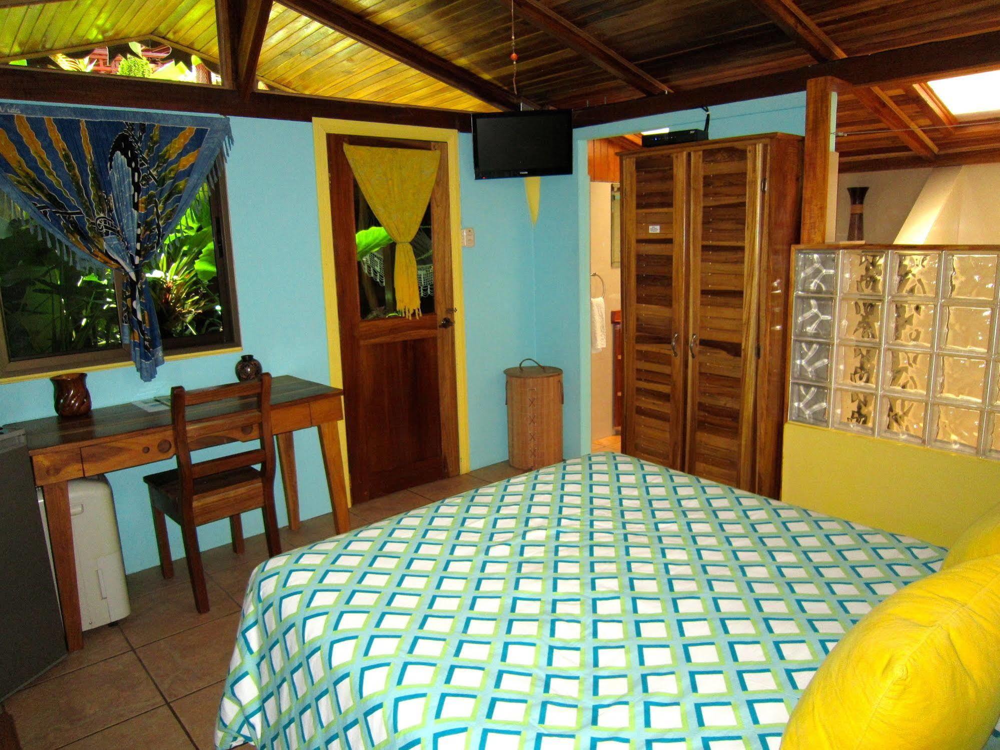 Physis Caribbean Bed & Breakfast Puerto Viejo de Talamanca Exterior photo