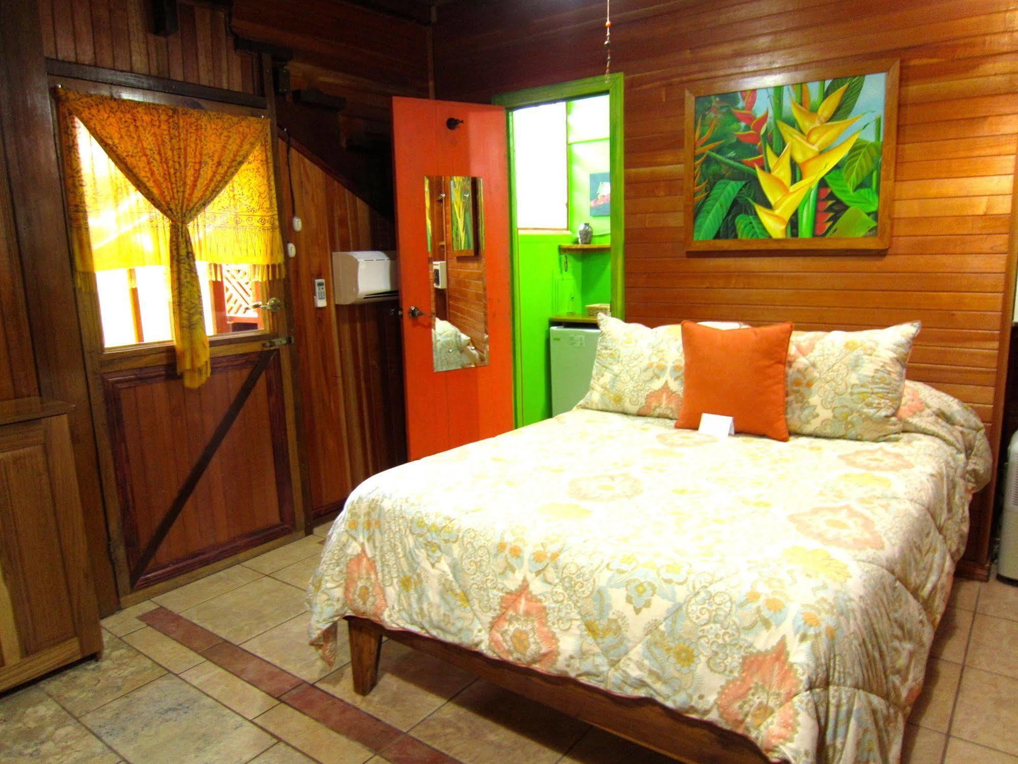 Physis Caribbean Bed & Breakfast Puerto Viejo de Talamanca Exterior photo