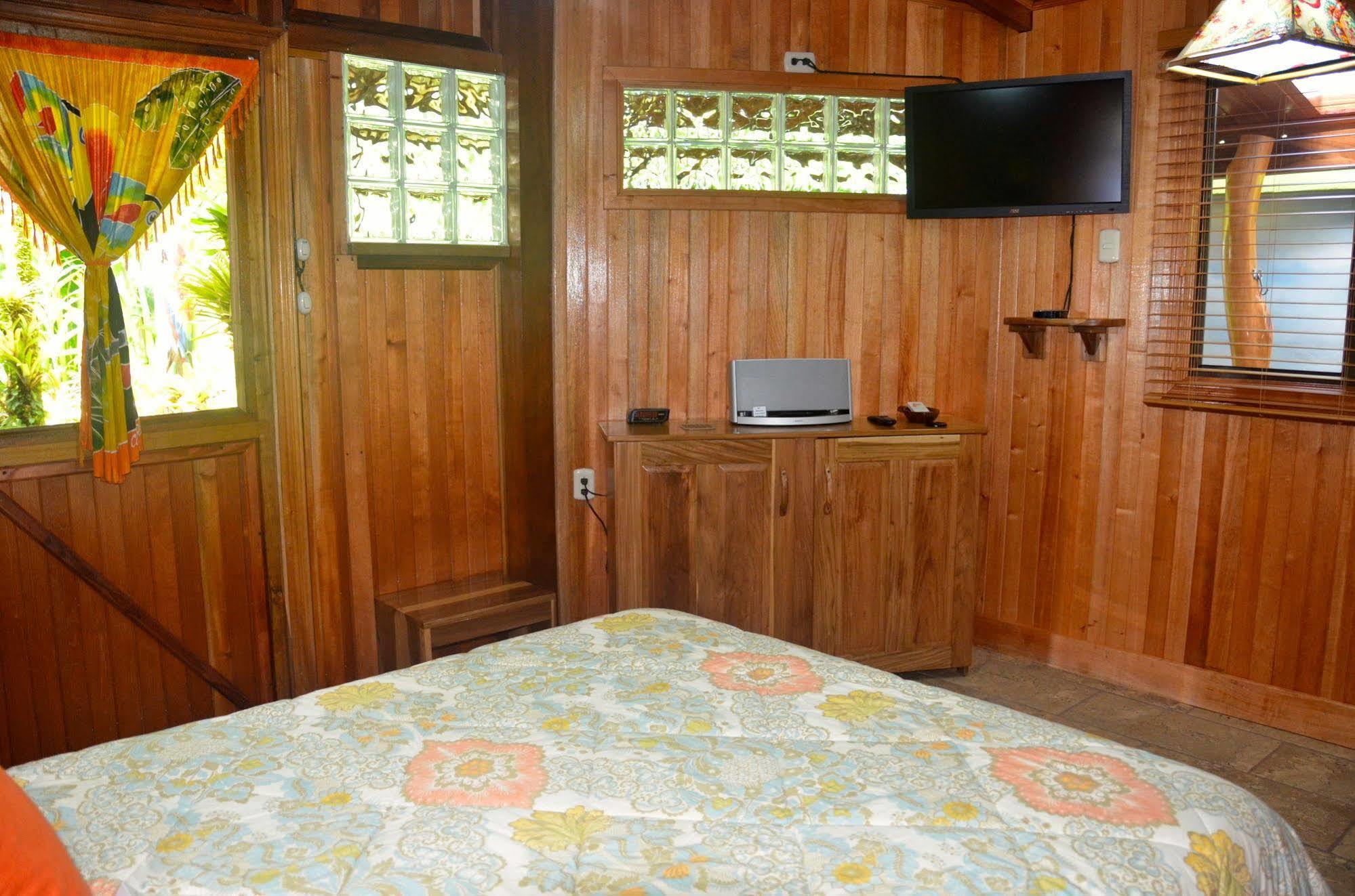 Physis Caribbean Bed & Breakfast Puerto Viejo de Talamanca Exterior photo