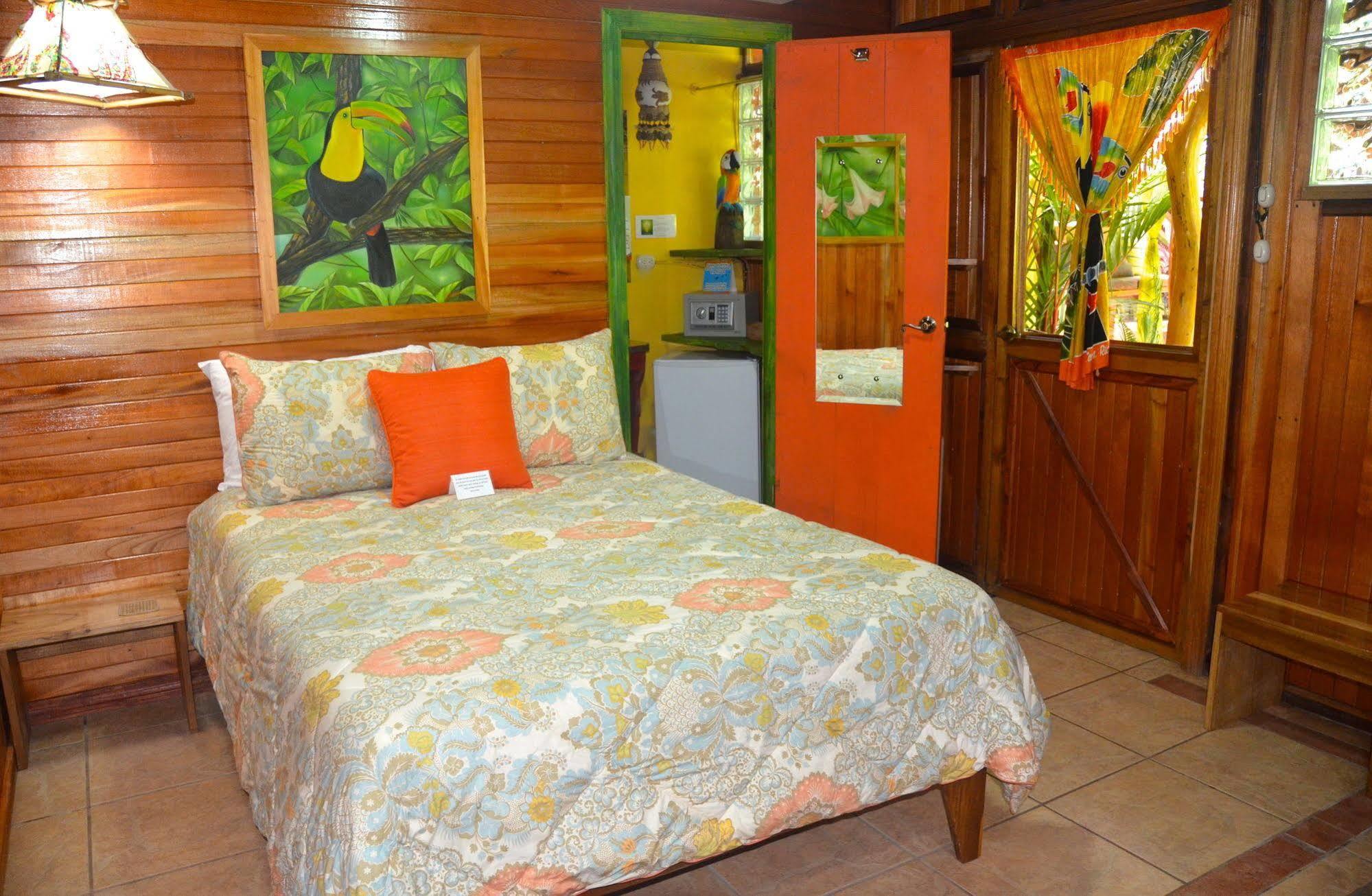 Physis Caribbean Bed & Breakfast Puerto Viejo de Talamanca Exterior photo