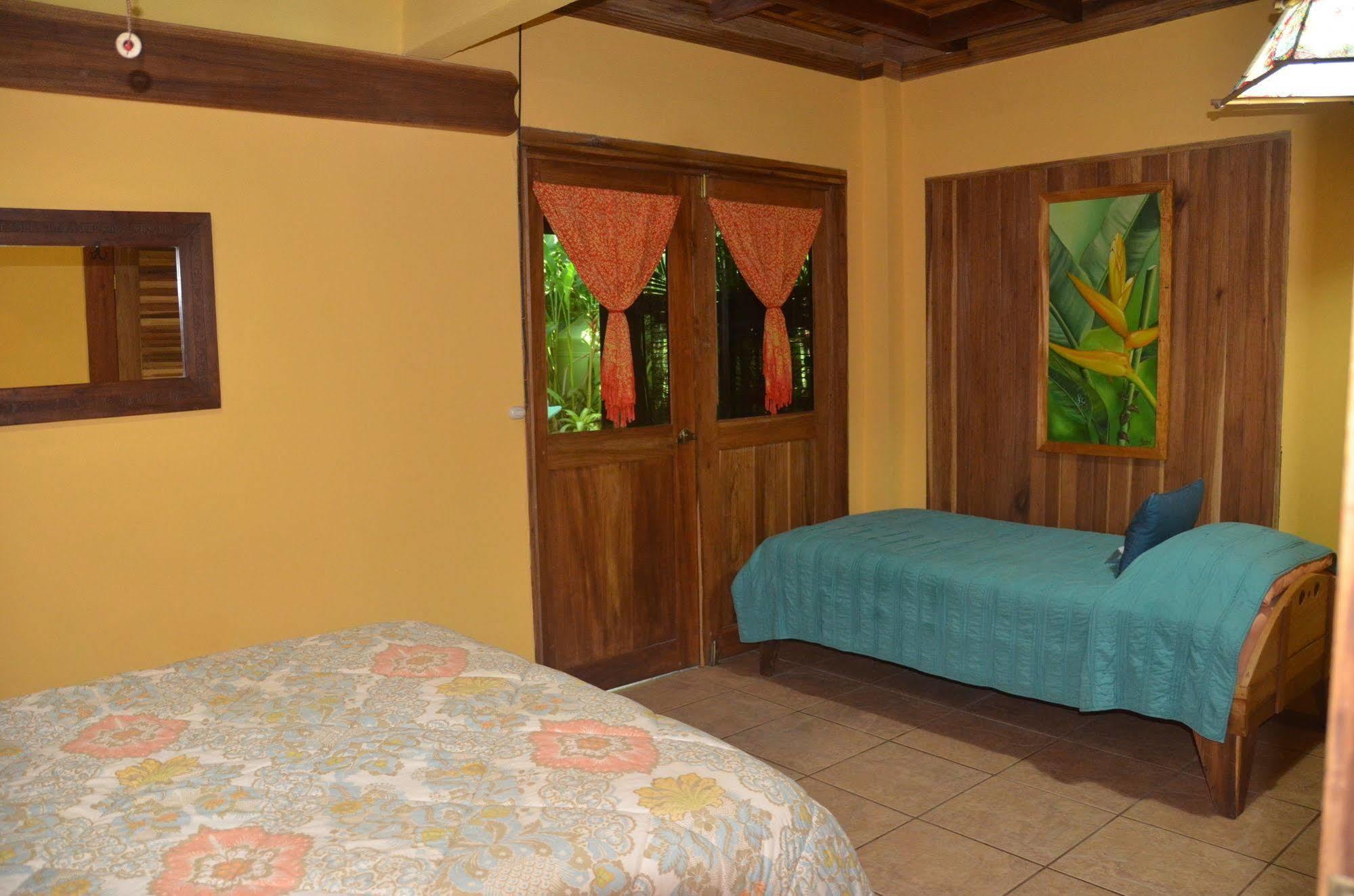 Physis Caribbean Bed & Breakfast Puerto Viejo de Talamanca Exterior photo