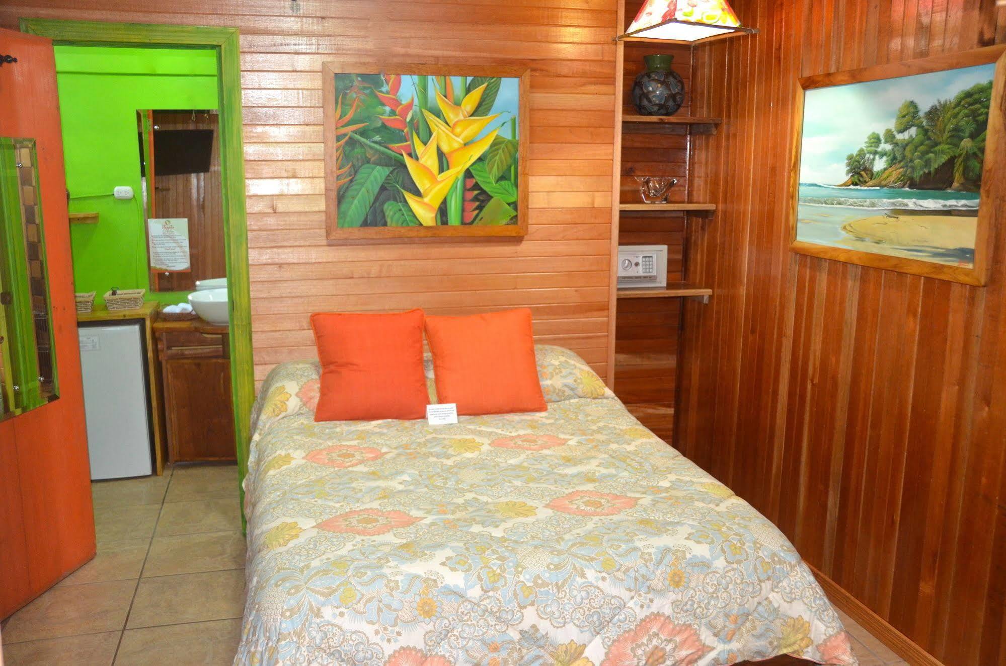 Physis Caribbean Bed & Breakfast Puerto Viejo de Talamanca Exterior photo